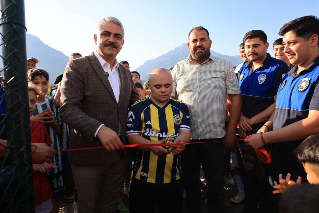 GÖKBEZ MAHALLESİNDE HALI SAHASI AÇILDI YENİ PARK YOLDA