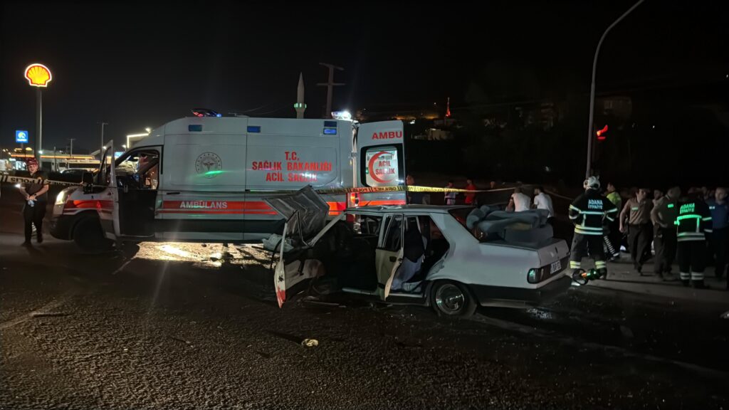 Trafik Işıklarında Duran Otomobile Arkadan Çarptı 2 Ölü 2 Yaralı