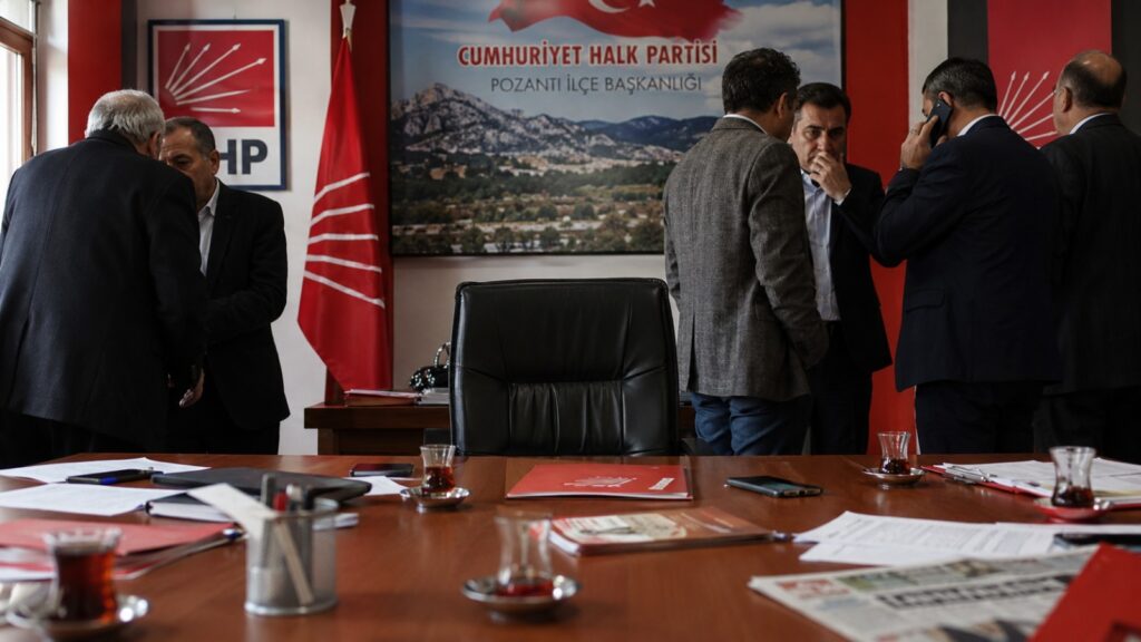 ÇAY’IN İSTİFASI CHP POZANTI’DA KULİSLERİ HAREKETLENDİRDİ