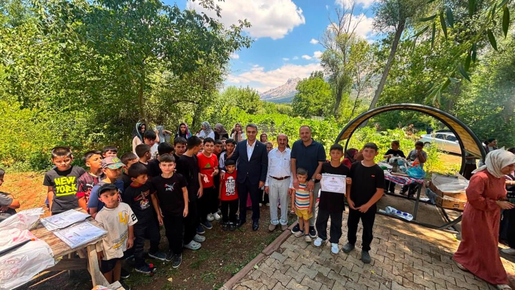 Hamidiye Mahallesi Cami Yaz Kuran Kursu’ndaki 95 Öğrenci Mezuniyet Heyecanı Yaşadı