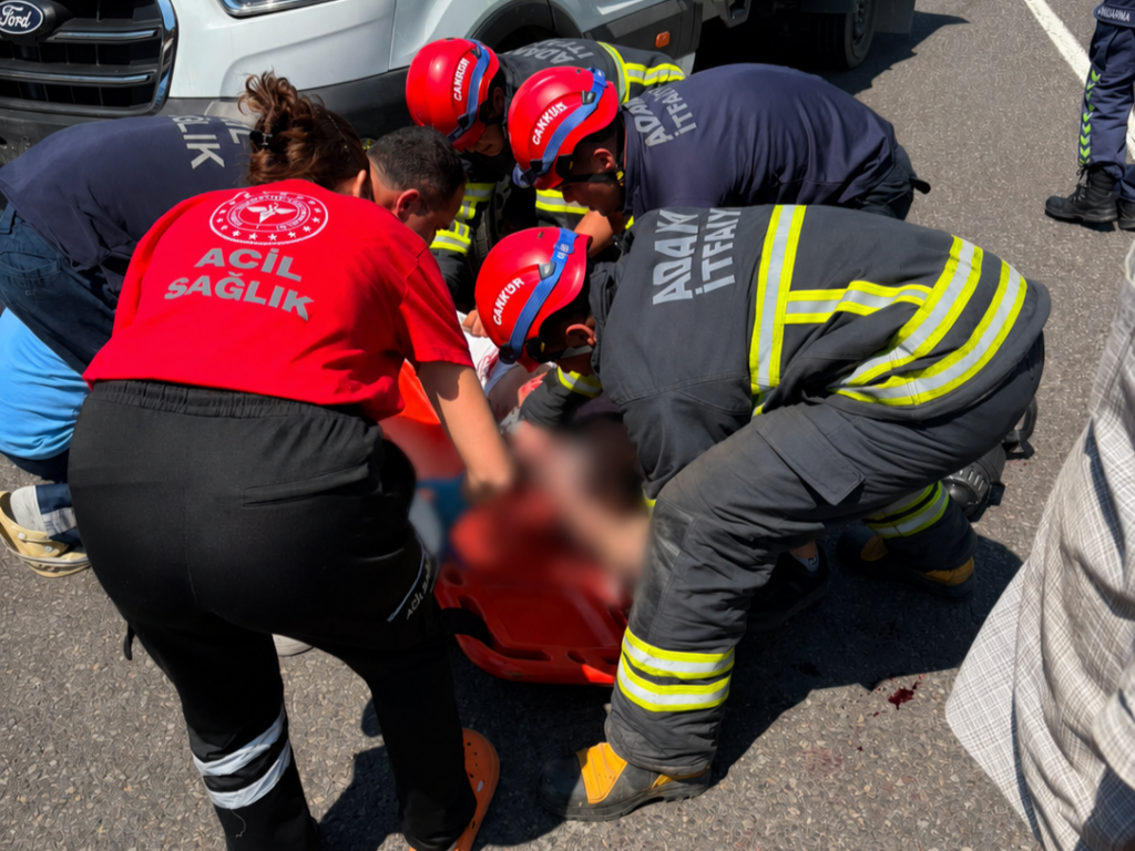Pozantı-Niğde Otoyolu’nda Yaralamalı Kaza: Bir Kişi Araç Altında Sıkıştı