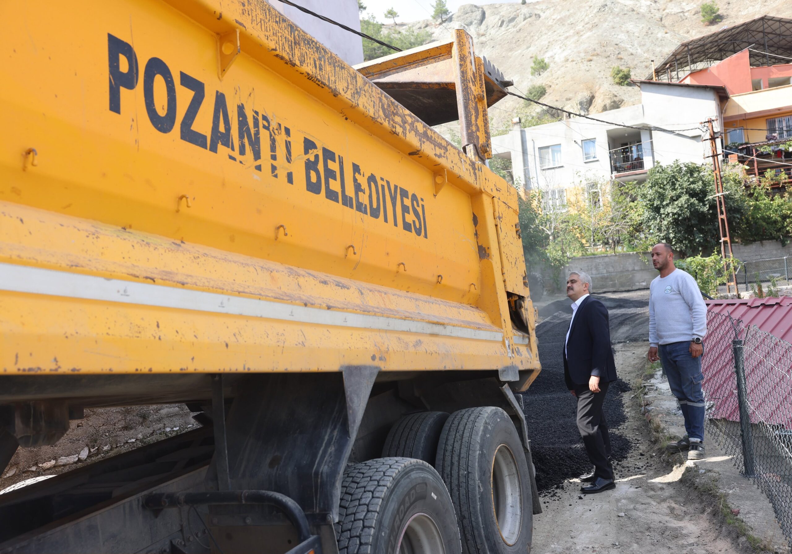 POZANTI BELEDİYESİ’NİN ASFALT HAMLESİ TOROSLAR SOKAK’TA DEVAM EDİYOR