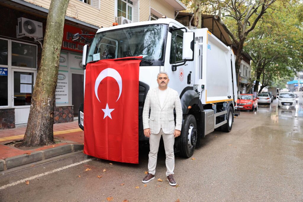 POZANTI BELEDİYESİ ARAÇ FİLOSUNU GÜÇLENDİRİYOR: YENİ ÇÖP KAMYONU HİZMETTE